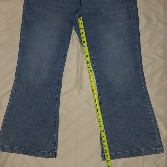 New With Tags Karl Lagerfeld Paris Plus Size 18W Chain Trim Flare Women's Jeans - Picture 3 of 6